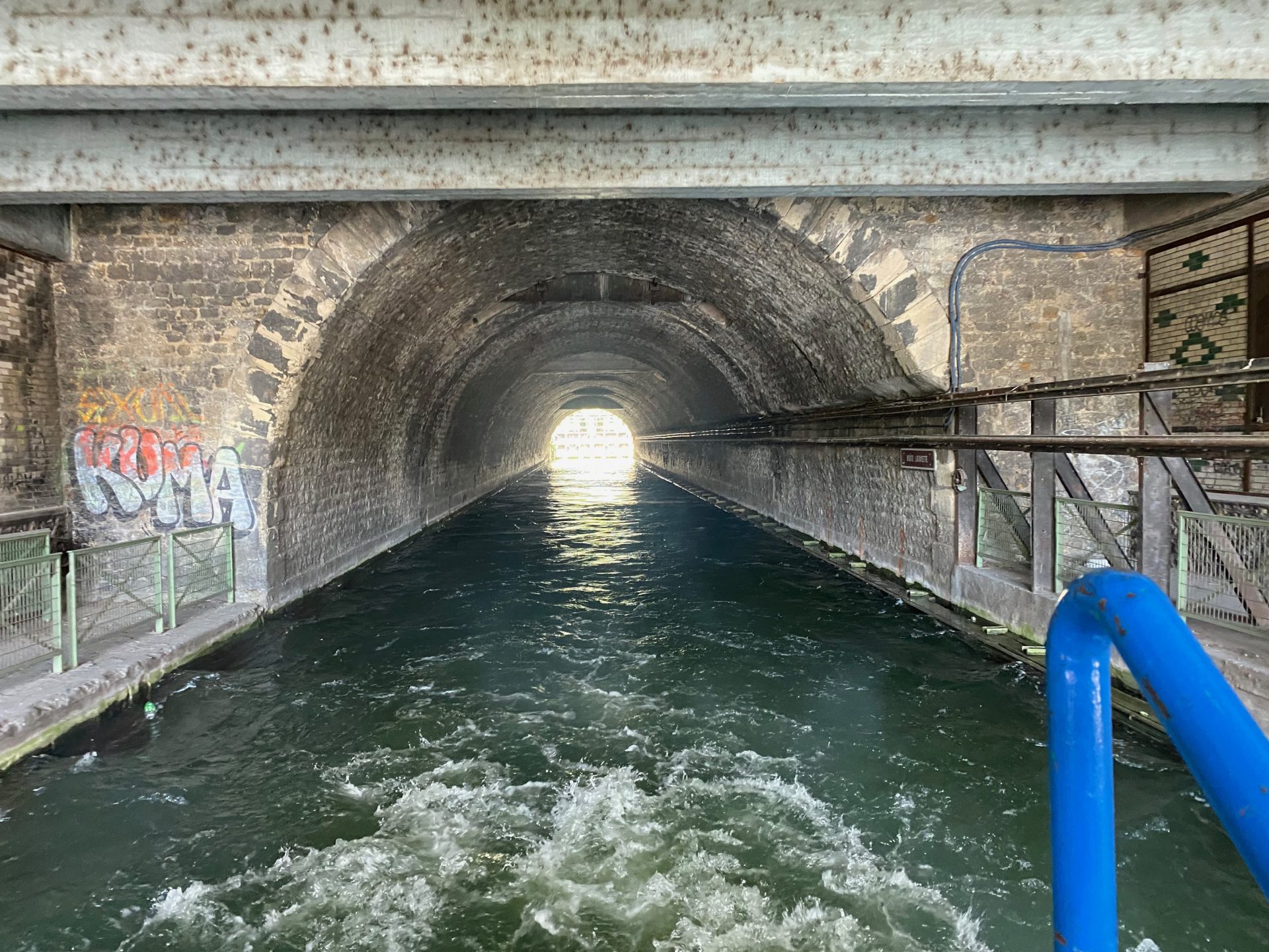 Short tunnel Canal Saint-Martin