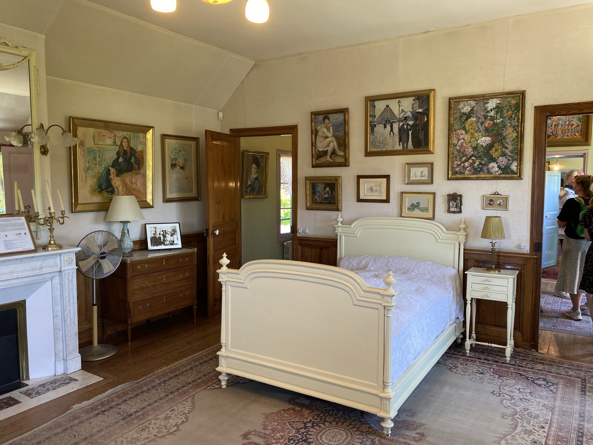 the bedroom of Claude Monet at Giverny